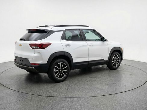 Used 2025 Chevrolet TrailBlazer LT image 9