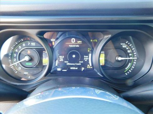 Used 2025 Jeep Wrangler Sahara 4xe AWD/4WD image 17