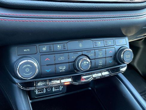 Used 2024 Dodge Durango GT AWD/4WD image 12