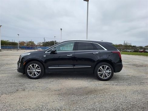 Used 2025 Cadillac XT5 Premium Luxury image 2