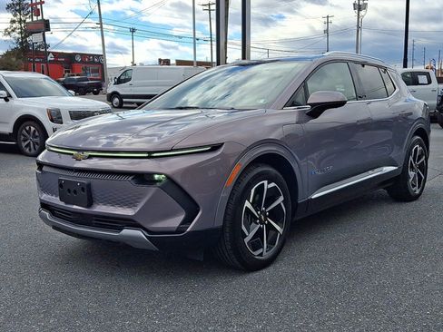 Certified 2025 Chevrolet Equinox EV LT w/ Convenience Package image 3