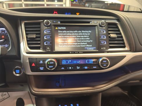 Used 2017 Toyota Highlander Limited image 19