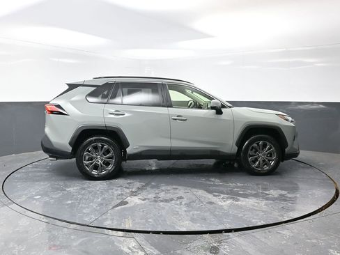 Used 2023 Toyota RAV4 XLE Premium image 4