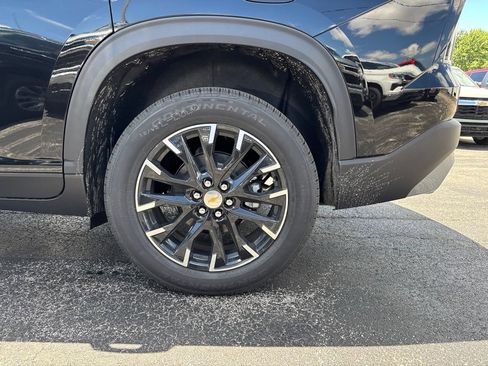 New 2026 Chevrolet Traverse LT w/ Sun and Wheel Package AWD/4WD image 13