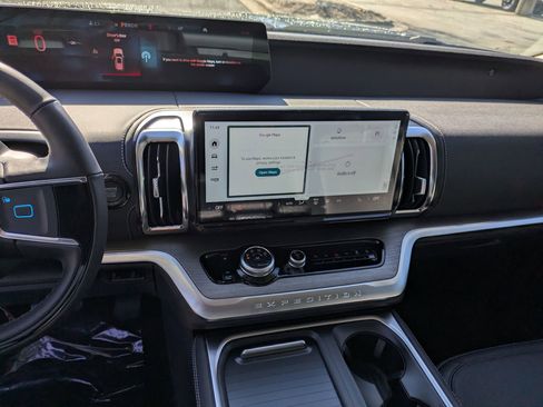 New 2025 Ford Expedition Platinum w/ Driver's Package image 21