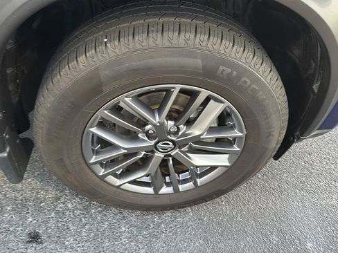 Used 2021 Nissan Rogue S image 32