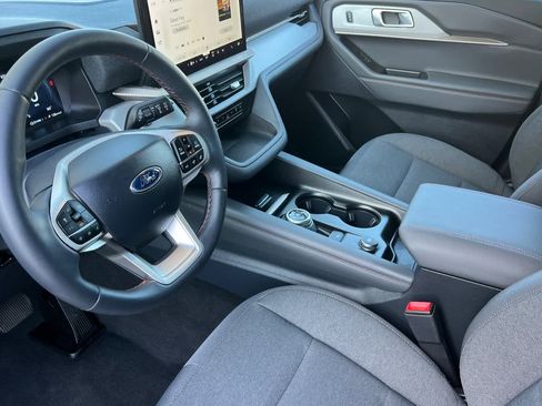 Certified 2025 Ford Explorer Active image 12
