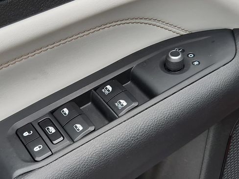 Used 2025 Jeep Compass Limited AWD/4WD image 16