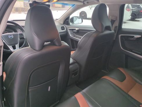 Used 2017 Volvo V60 T5 Cross Country w/ Convenience Package image 18