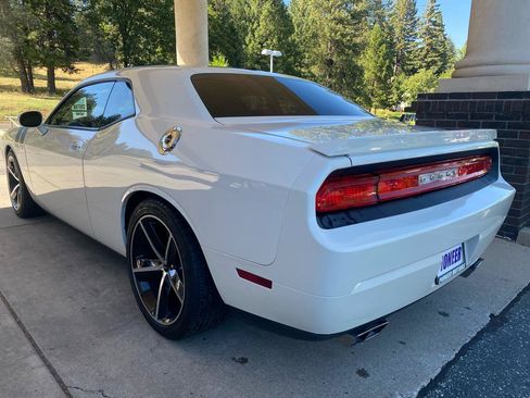Used 2009 Dodge Challenger R/T RWD image 3