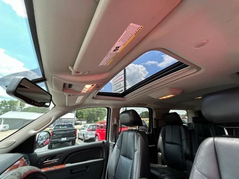 Used 2012 Chevrolet Suburban LT w/ Luxury Package AWD/4WD image 34