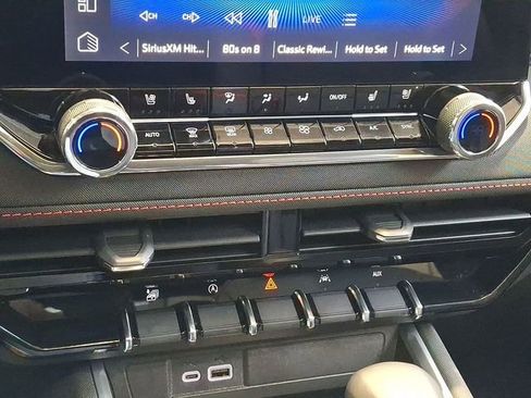 Certified 2024 Chevrolet Colorado Z71 w/ Z71 Convenience Package 2 image 9