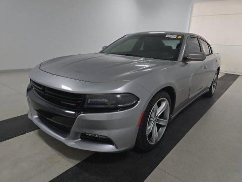 Used 2017 Dodge Charger R/T image 2