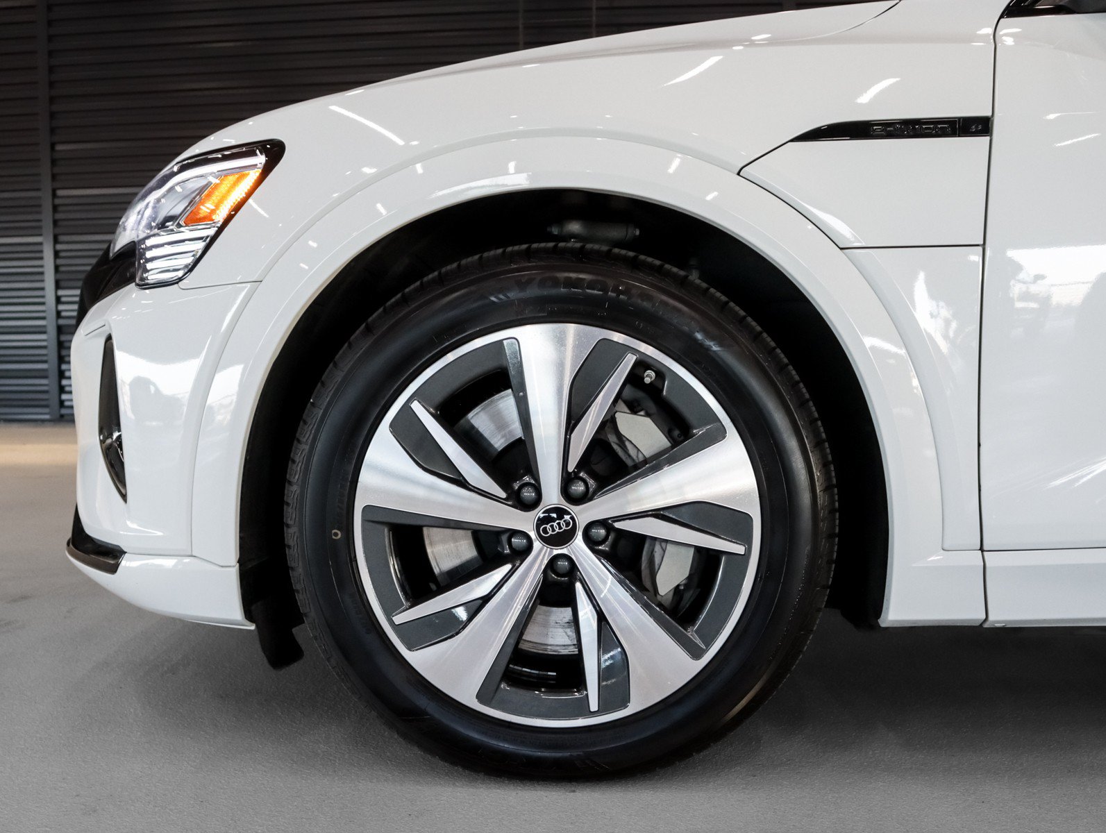 Used 2024 Audi Q8 e-tron Premium AWD/4WD image 15