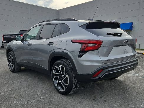 Used 2025 Chevrolet Trax RS w/ Driver Confidence Package image 4