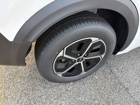 New 2026 Kia Niro LX FWD image 8