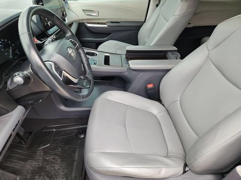 Used 2021 Toyota Sienna XLE FWD image 14