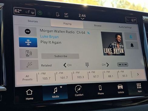 Used 2023 Chrysler Pacifica Touring-L FWD image 16