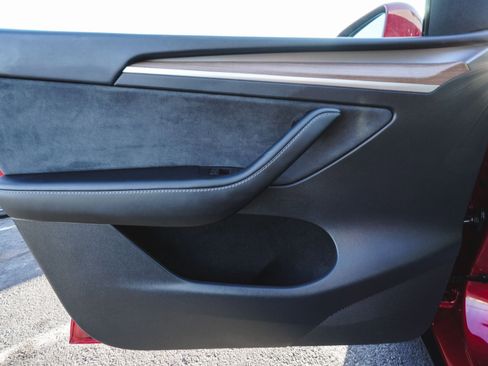 Used 2024 Tesla Model Y Performance image 8