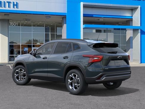 New 2026 Chevrolet Trax LT w/ Driver Confidence Package FWD image 3