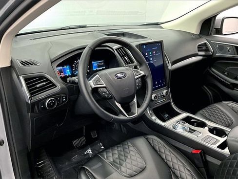 Used 2024 Ford Edge Titanium image 13