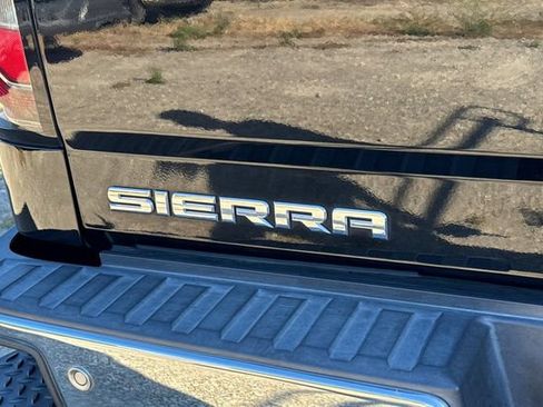 Used 2017 GMC Sierra 1500 SLT w/ SLT Premium Package AWD/4WD image 7