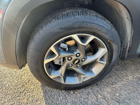 Used 2025 Chevrolet Trax LT image 28