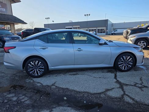 Used 2023 Nissan Altima 2.5 SV image 13