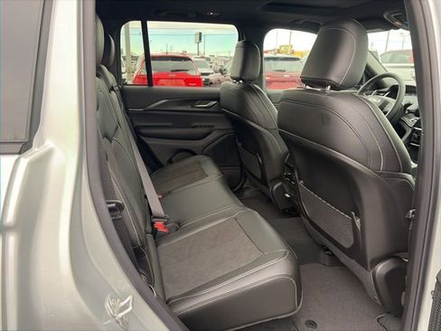 New 2025 Jeep Grand Cherokee Altitude w/ Trailer Tow Package image 11