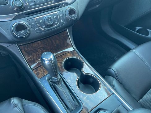 Used 2015 Chevrolet Impala LT image 36