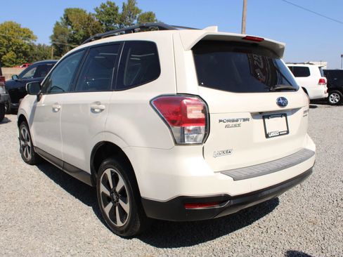 Used 2017 Subaru Forester 2.5i Premium image 12