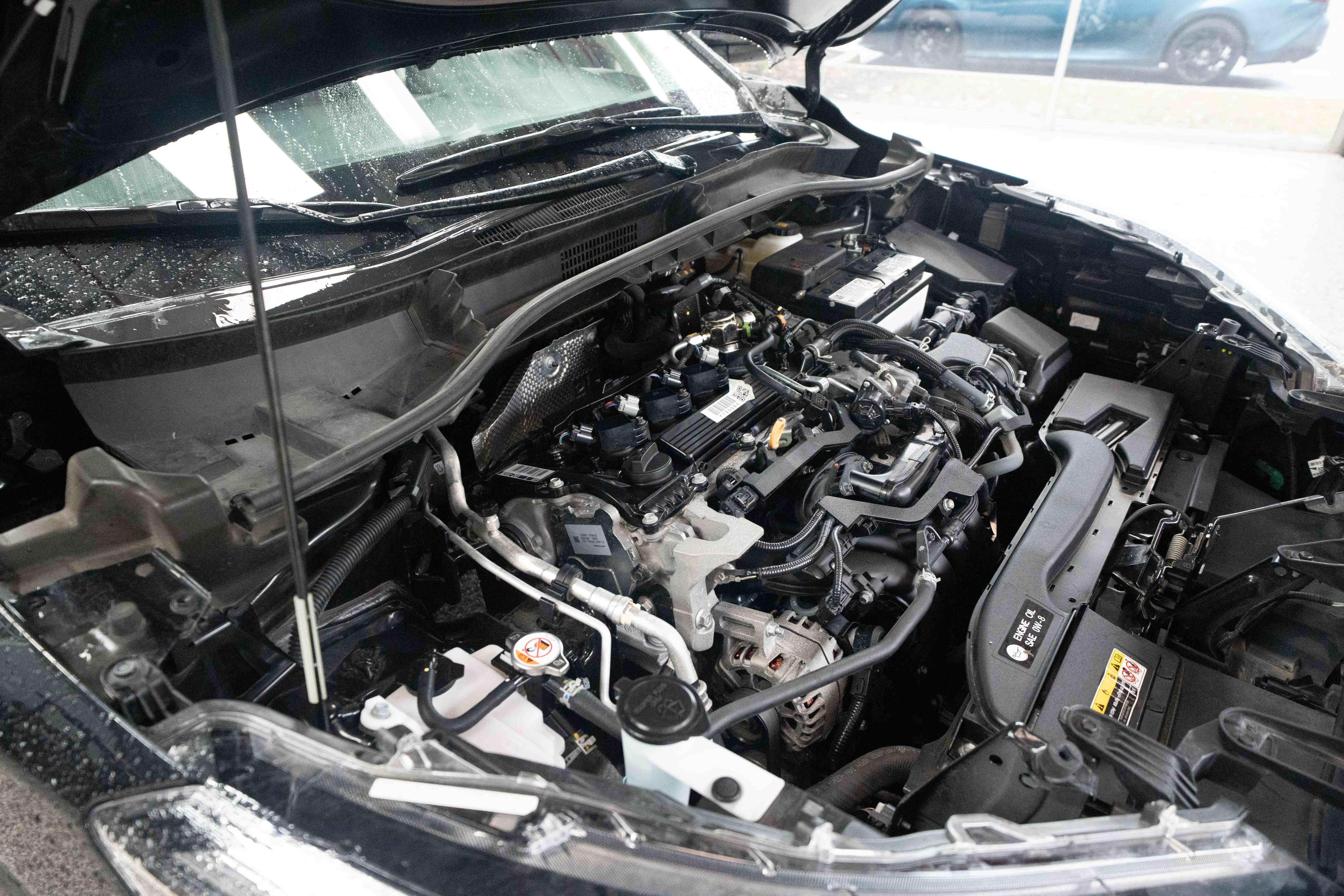 Used 2025 Toyota Corolla Cross XLE AWD/4WD image 32