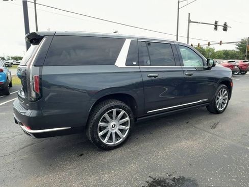 Used 2022 Cadillac Escalade ESV Premium Luxury Platinum image 8