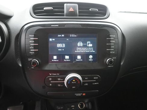 Used 2018 Kia Soul + FWD image 4