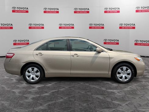 Used 2009 Toyota Camry LE FWD image 4