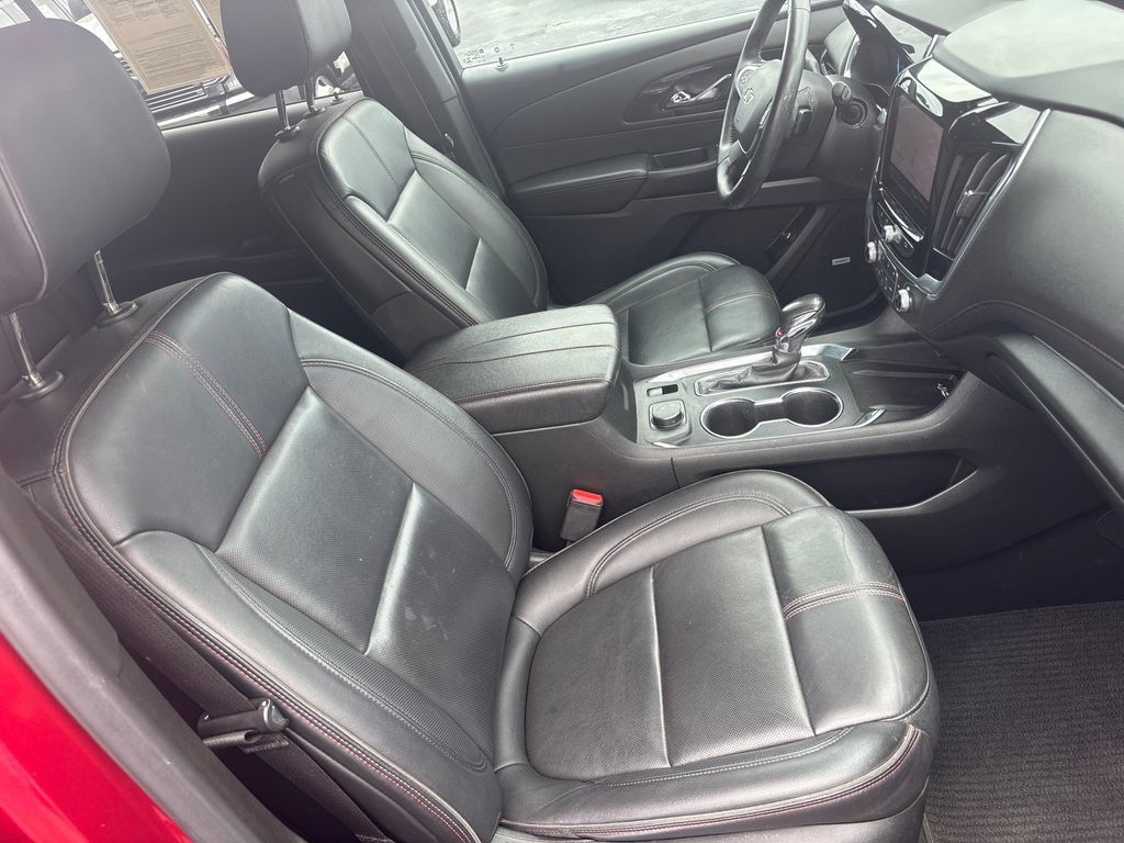 Used 2022 Chevrolet Traverse RS FWD image 12