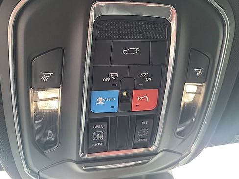 Used 2023 Jeep Grand Cherokee L Laredo AWD/4WD image 12