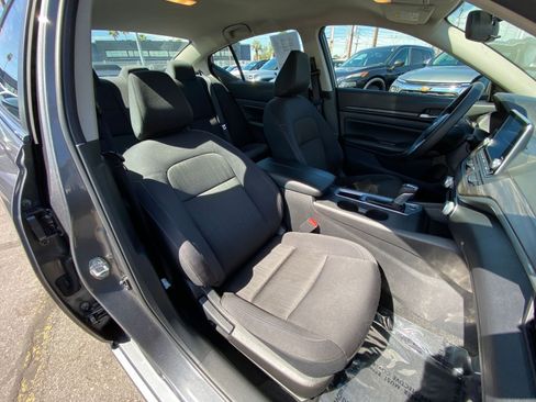 Used 2025 Nissan Altima 2.5 SV image 36