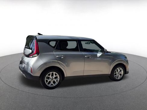 Used 2025 Kia Soul LX w/ LX Technology Package FWD image 12