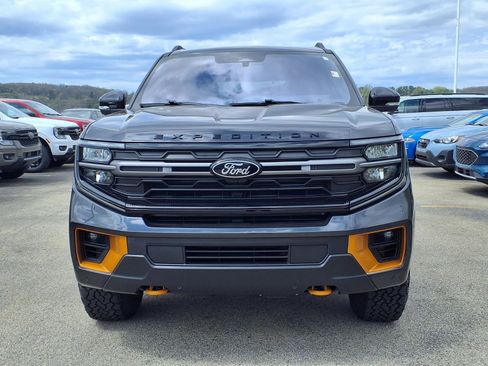 Used 2025 Ford Expedition Tremor image 2