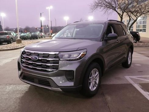 New 2026 Ford Explorer Active image 2