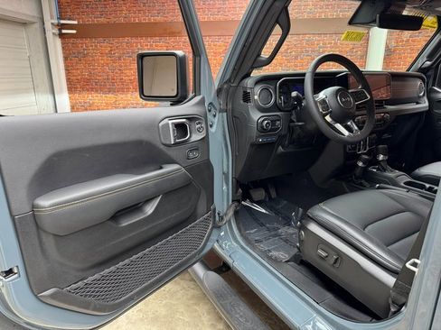 Used 2024 Jeep Wrangler Unlimited Sahara w/ Technology Group image 9