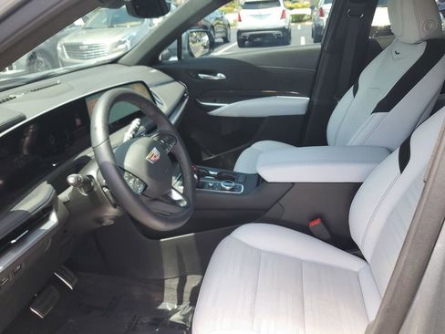 Certified 2025 Cadillac XT4 Sport FWD image 22