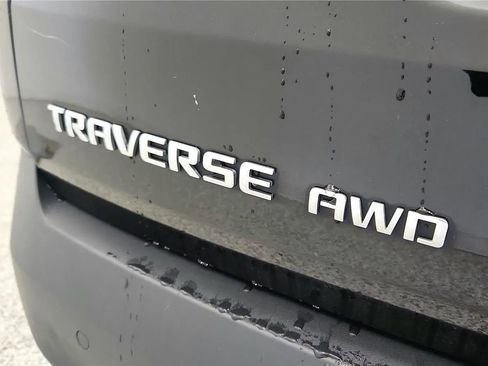 Used 2022 Chevrolet Traverse LT AWD/4WD image 17