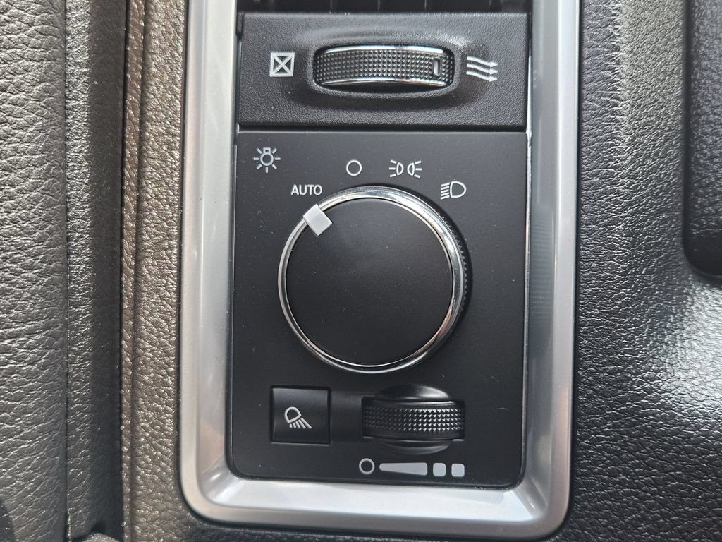 Used 2024 RAM 1500 Warlock AWD/4WD image 21