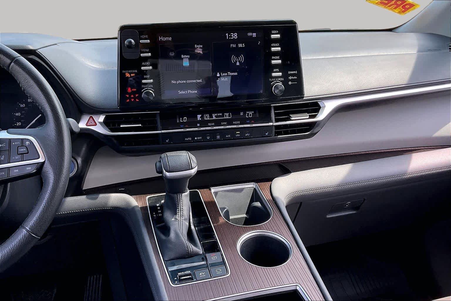 Used 2023 Toyota Sienna XLE FWD image 7