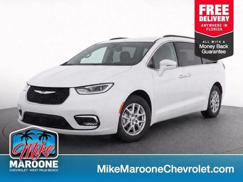 Used 2022 Chrysler Pacifica Touring-L FWD image 1