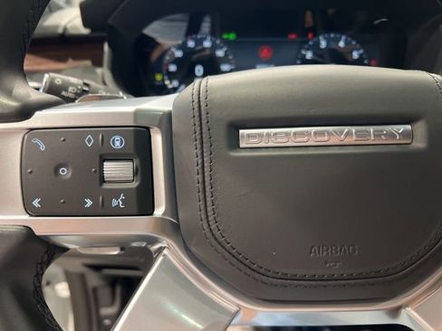 Used 2024 Land Rover Discovery Dynamic SE image 26