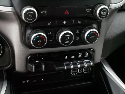 Used 2019 RAM 1500 Big Horn AWD/4WD image 23
