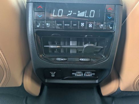 Used 2023 Jeep Grand Cherokee Summit AWD/4WD image 19